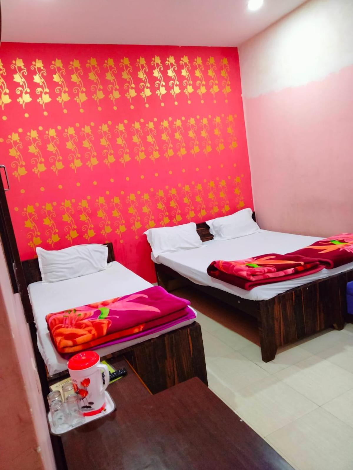 Hotel Atithi Galaxy Kanpur Bagian luar foto