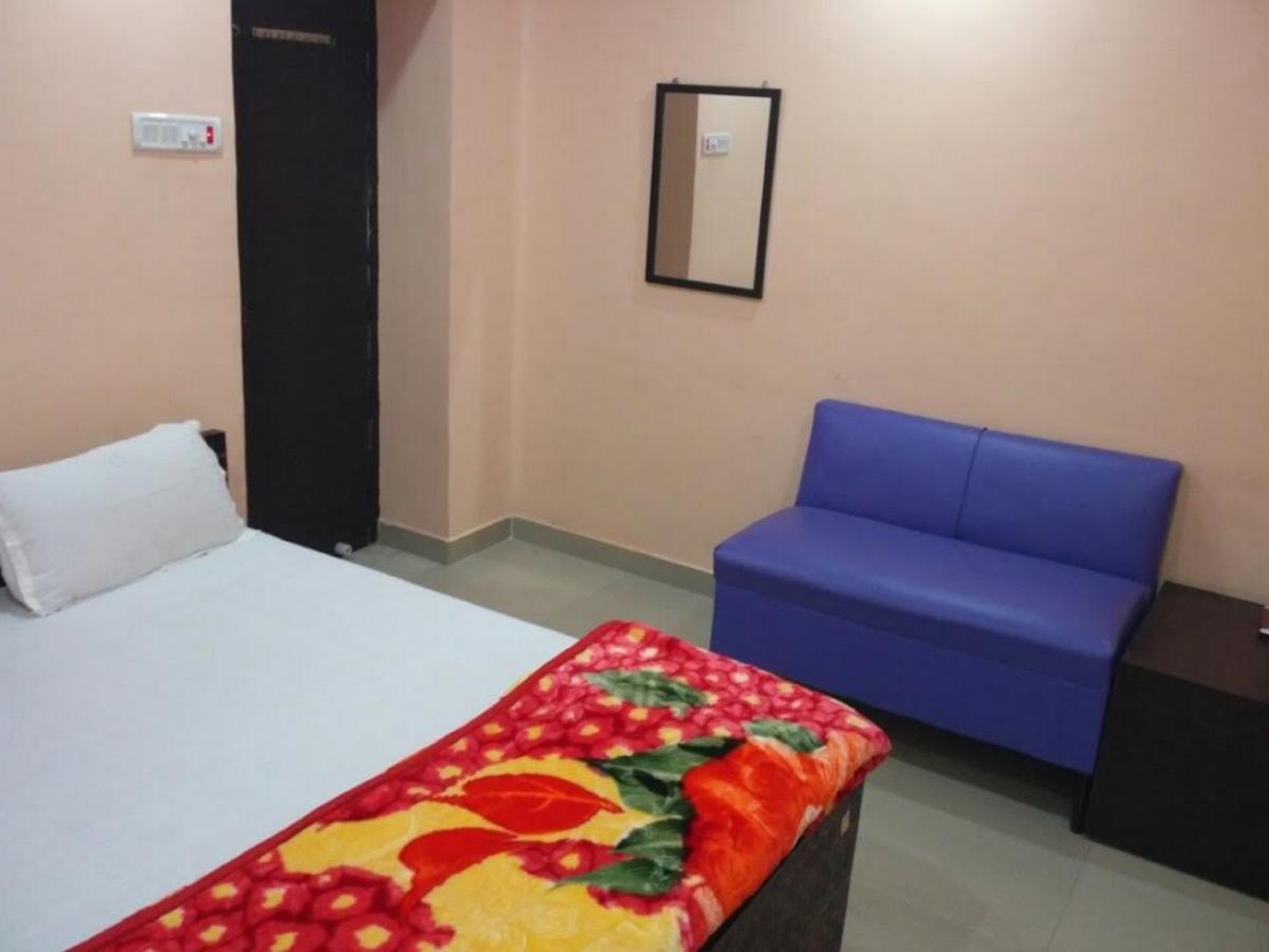 Hotel Atithi Galaxy Kanpur Bagian luar foto